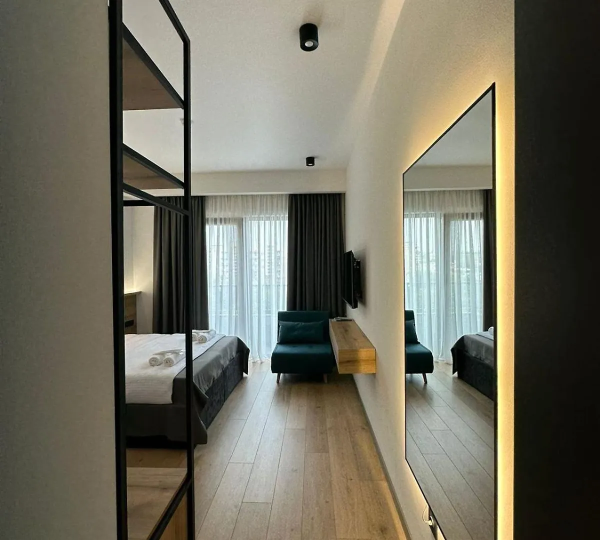 The Moon Hotel ティビリシ